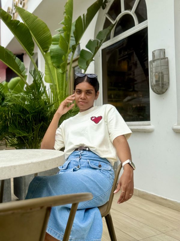 Camiseta Bordada 'Un corazón para Cristo'