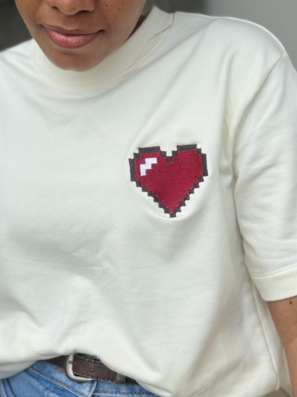 Camiseta Bordada 'Un corazón para Cristo'