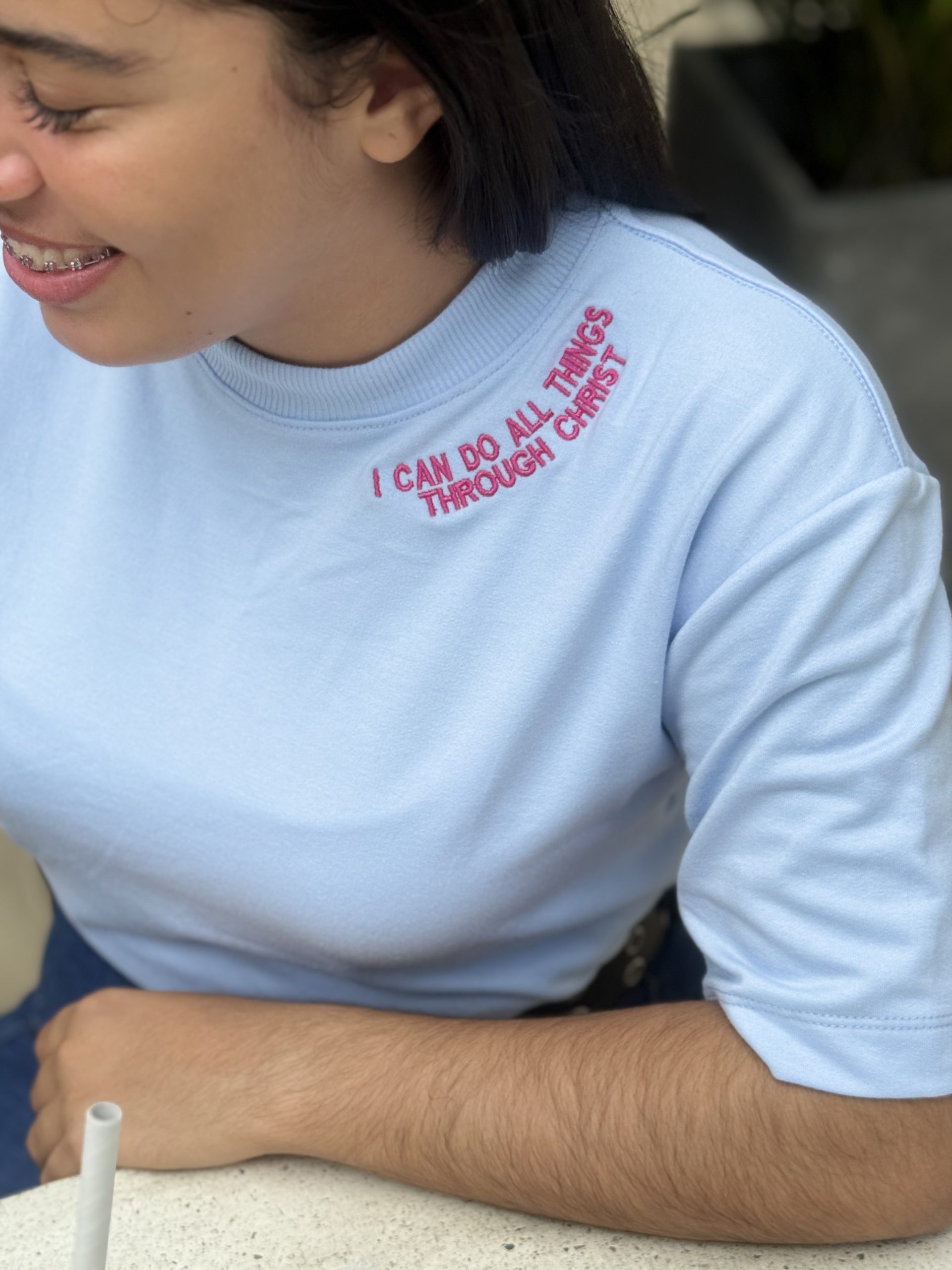 Camiseta Bordada “I Can Do All Things”
