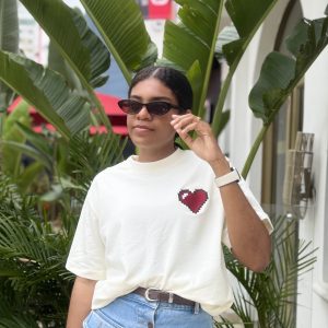 Camiseta Bordada “Un Corazón para Cristo”