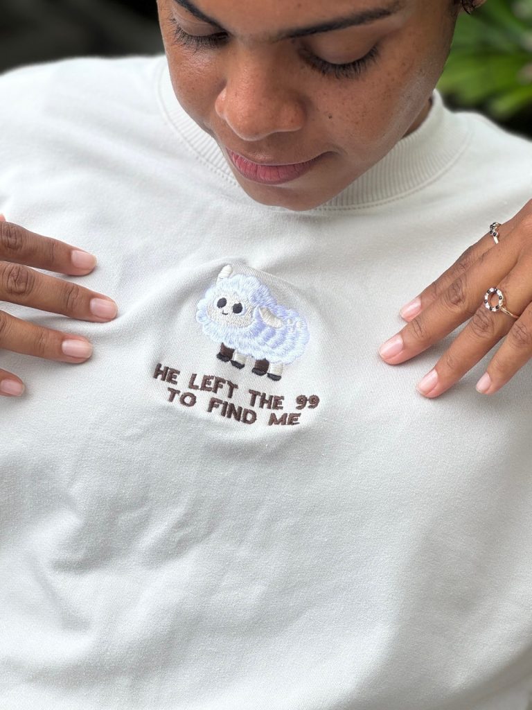 Camiseta Bordada “He Left the 99”